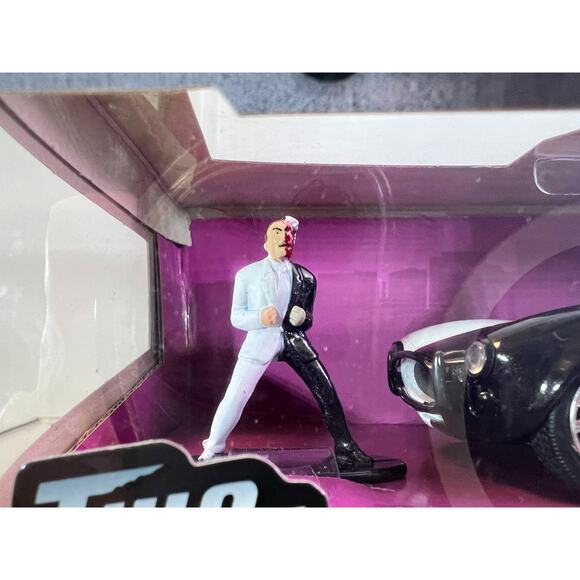 NEW 1/32 Jada DC Comics 1965 Shelby Cobra 427 S/C & Two-Face Figure - Picture 6 of 8